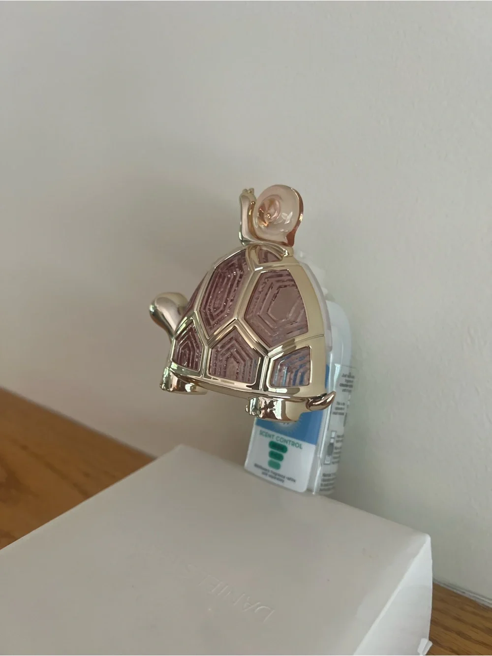 Bath & Body Works NWT Turtle & snail nightlight wallflower plug in holder